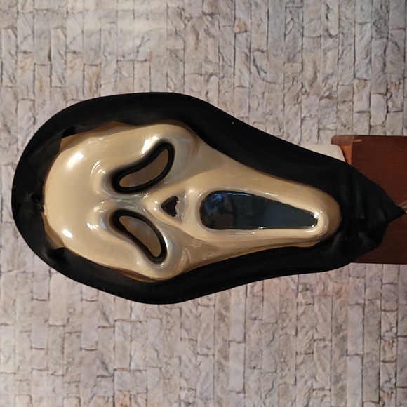 Fun World Scream Bloody Costume Mask - Picture 2 of 12